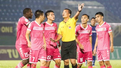 Bóng đá chuyên nghiệp kiểu… 'xào bài'