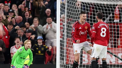 Khoảnh khắc như Maradona của Mainoo và hat-trick bị bỏ lỡ của Thiago