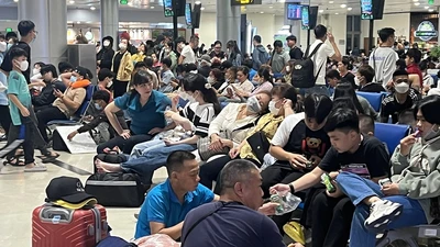 Sân bay Tân Sơn Nhất đón lượng khách 'khủng' dịp tết
