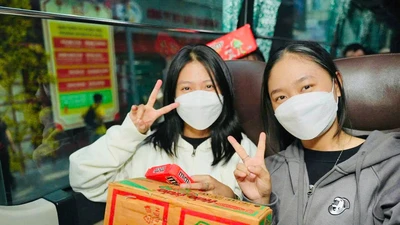 Lì xì sớm và xe miễn phí: Quà Tết sớm cho sinh viên xa nhà