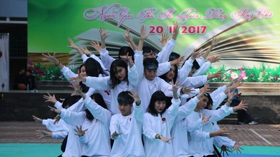 Những màn flashmob 'cực chất' của HS trường Nguyễn Du