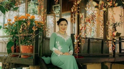 Cô giáo xinh đẹp viết lời phê: 'Hờn cả thế giới'