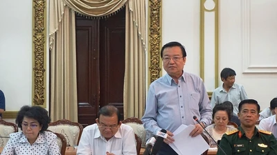 Nhiều trường đang tiến hành tập huấn cho giáo viên về các phương pháp dạy online