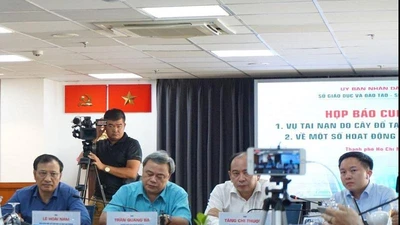 TP.HCM: Họp báo vụ cây đổ trong trường, đè nhiều học sinh