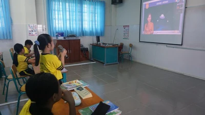 Độc đáo lớp học ảo tiếng Anh ở xã đảo Thạnh An 