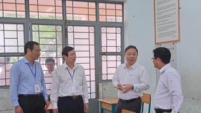 Phó Chủ tịch UBND TP.HCM kiểm tra công tác tổ chức kỳ thi tuyển sinh vào lớp 10