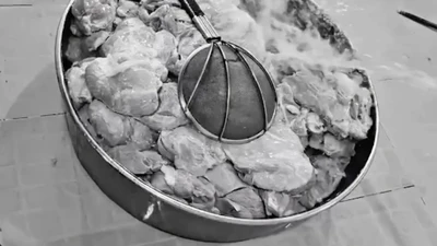 Vụ nghi thịt hết hạn vào trường học ở TP.HCM: Có thêm trường tạm ngưng bán trú