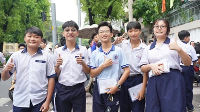 Chấm thi lớp 10 tại TP.HCM: Đáp án 'mở', dự báo phổ điểm cao