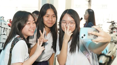 Thi lớp 10 tại TP.HCM: Điểm trên trung bình chiếm ưu thế, tiếng Anh tăng điểm 9