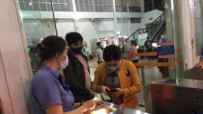 Ga Sài Gòn nhộn nhịp đưa đón người dân về quê nghỉ lễ