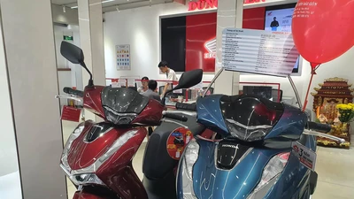 Giá xăng có thể tăng, người mua cần biết tốp 10 mẫu xe tay ga 'ngốn xăng' nhất hiện nay