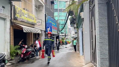 Cháy tòa nhà có quán bar, cà phê ở Phú Nhuận