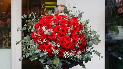 Nhiều đại gia đặt mua hoa tiền triệu tặng người yêu