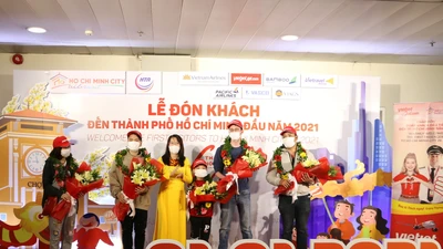 19 khách du lịch đầu tiên xông đất TP.HCM năm 2021