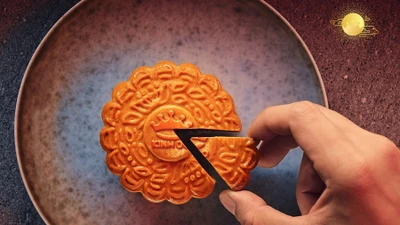 Không được bán trên đường, bánh trung thu nhộn nhịp trên chợ mạng 