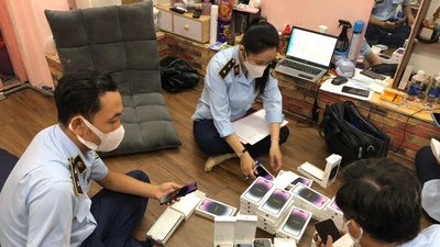 Quản lý thị trường TP.HCM thông báo bán lô Iphone 14 hơn 1,4 tỉ đồng