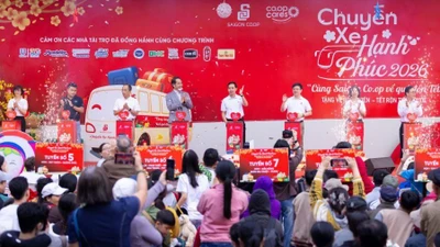 900 người lao động về quê trên những 'Chuyến xe hạnh phúc'