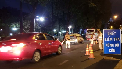 Công an tung máy đo nồng độ cồn của Australia để trị 'ma men'