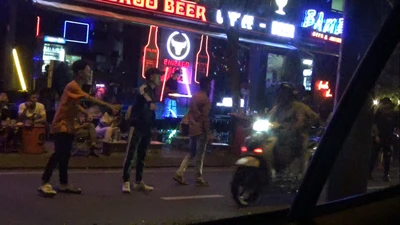 Gò Vấp xử lý các Beer Club tràn ra đường Phạm Văn Đồng