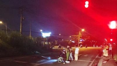 Dân đuổi theo xe bồn cán chết người ở huyện Nhà Bè