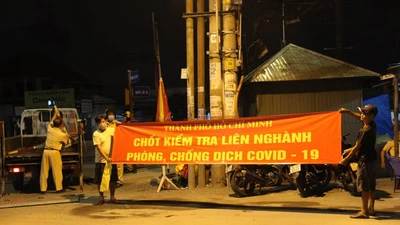 Hình ảnh chốt kiểm tra dịch COVID-19 ở TP.HCM trước giờ G