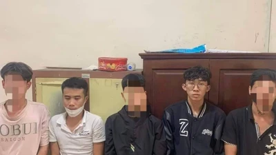 Bắt nhóm lấy trộm xe máy của người gặp nạn tại TP Thủ Đức