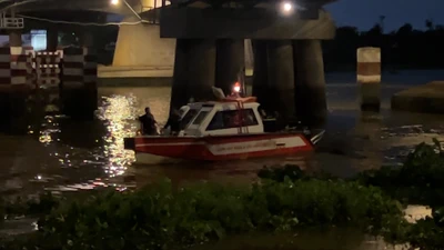 Video: Nhảy cầu rồi bơi vào bờ, khiến lực lượng chức năng vất vả lặn tìm