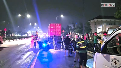 Video: Thanh niên tông vào xe container đang đậu, tử vong tại chỗ