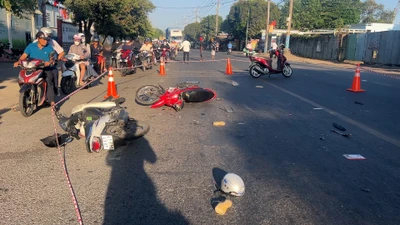 Video: 3 xe máy tông nhau, 1 người chết, 2 người bị thương