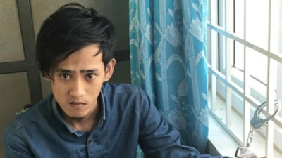 Tống tình, tiền bằng nhiều clip khỏa thân