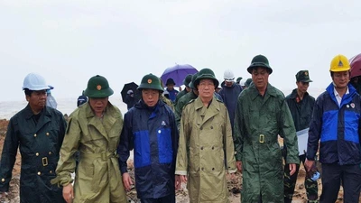 Phó Thủ tướng: Phải đảm bảo an toàn cho dân vùng bão