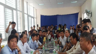 BOT Ninh An họp tài xế thống nhất miễn giá qua trạm