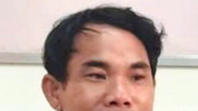 Bị can trốn truy nã 20 năm bị bắt trong vỏ bọc phụ xe 