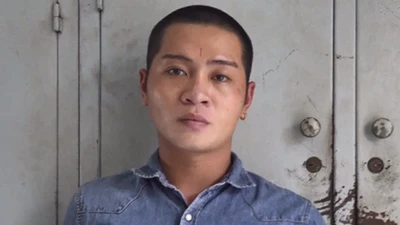 Dùng dao tấn công bảo vệ vì bị nhắc đeo khẩu trang