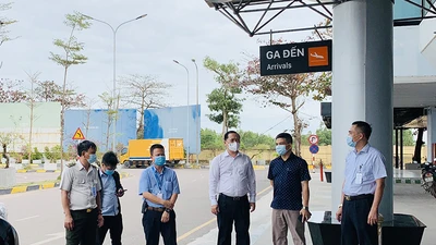 Khẩn cấp tìm người đi cùng chuyến bay với bệnh nhân COVID-19