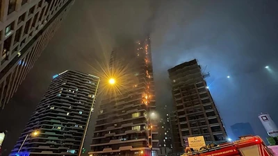 Vụ hỏa hoạn ở thủ đô Istanbul (Thổ Nhĩ Kỳ) ngày 15-10. Ảnh: THE SUN