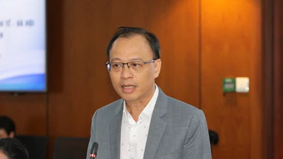 Eximbank nói vụ nợ xấu thẻ tín dụng 8,8 tỉ đồng là do 'cán bộ quá máy móc, gây hiểu nhầm'