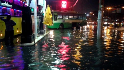 Sài Gòn lại ngập nặng sau cơn mưa lớn