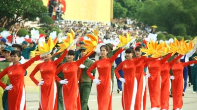 Khoảnh khắc đẹp trong lễ diễu binh, diễu hành ngày 2-9