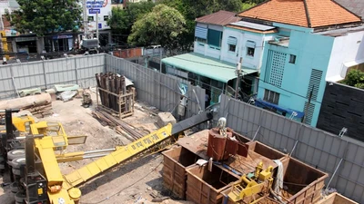 Nhân chứng thất thần kể lại giây phút cần cẩu đổ sập 'như trời giáng'