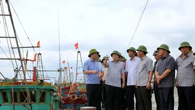 Phó thủ tướng trực tiếp chỉ đạo cứu nạn giữa tâm bão số 1 