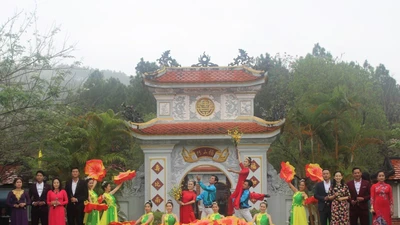 Khai hội đền Huyền Trân