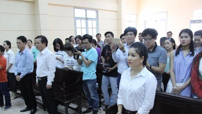 Ngọc Trinh thắng kiện Nhà hát Kịch TP.HCM