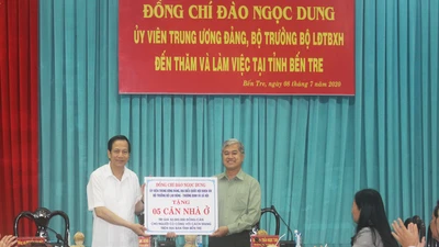 Bộ trưởng LĐTB&XH: Bến Tre chăm lo tốt cho người có công