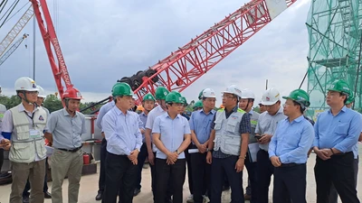 Bộ trưởng Bộ GTVT phấn khởi khi dự án cầu Rạch Miễu 2 thi công vượt tiến độ 2 tháng