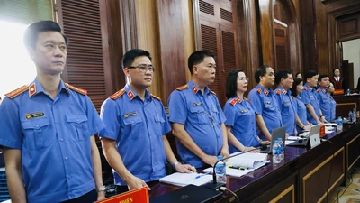 Xét xử vụ Vạn Thịnh Phát: Đại diện VKS đang công bố cáo trạng