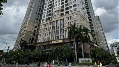 Vụ đất vàng 39-39B Bến Vân Đồn: Hàng chục tỉ đồng hối lộ để trong vali, thùng rượu