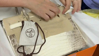 Cách thức trả giá khi tham gia đấu giá 2 túi Hermès của bà Trương Mỹ Lan