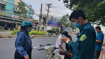 Cà Mau mở rộng xét nghiệm, tiêm chủng và huy động sức dân chống COVID-19