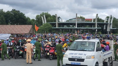 Trong 2 ngày có hơn 6.000 người đổ về, Cà Mau dừng nới lỏng giãn cách